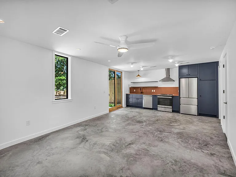 2403 Wilson St — Photo 21