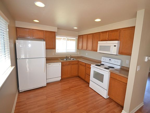 4th image of 12012 29th Pl NE