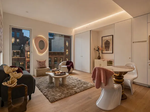 330 Grand St #4A, New York, NY 10002