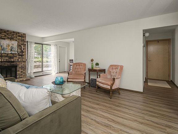3rd image of 4648 Cedar Lake Rd S APT 3