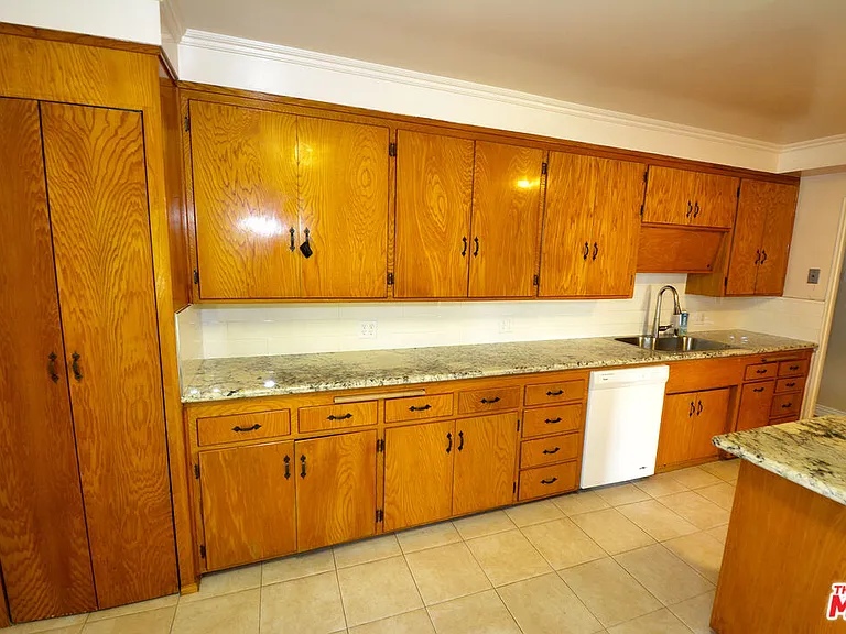 12944 Haynes St — Photo 31