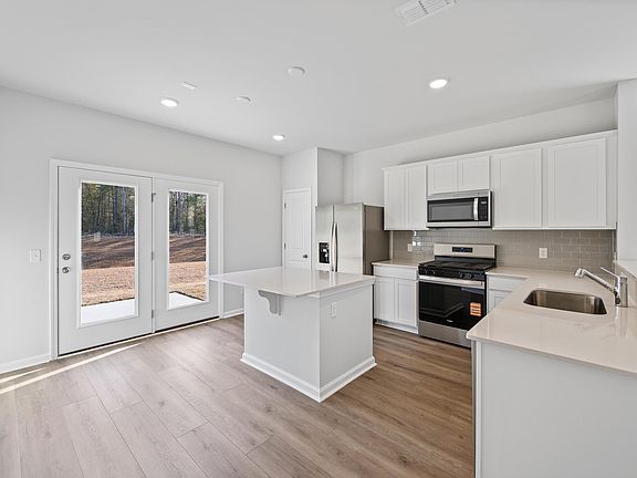5th image of 879 Meadowbrook Ln