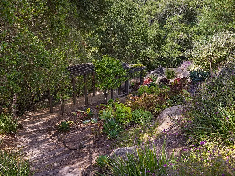 655 Coyote Rd — Photo 33
