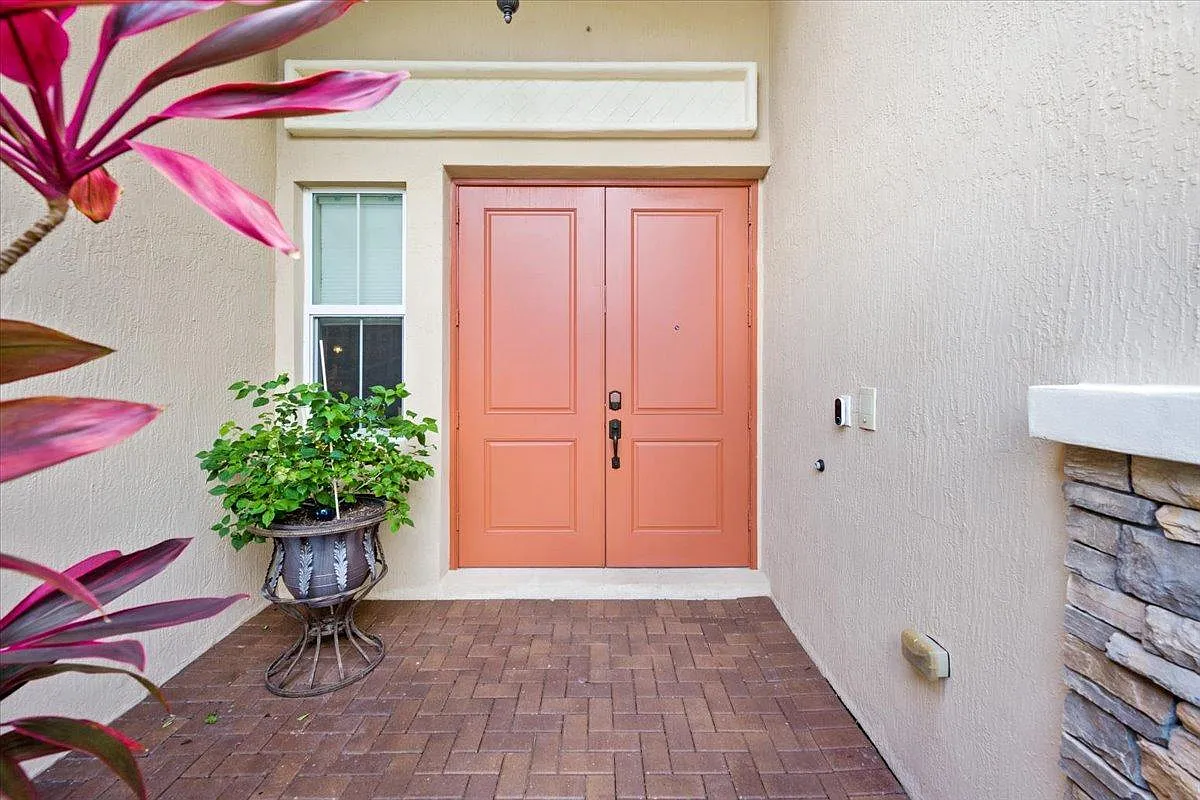 3 bed, 3.0 bath, 2323 sqft, $12,000 — Photo 3