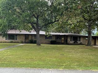 1201 S Rinker Ave, Aurora, MO 65605