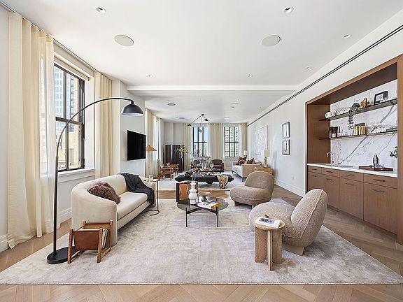 4th image of 100 Barclay St #21AD