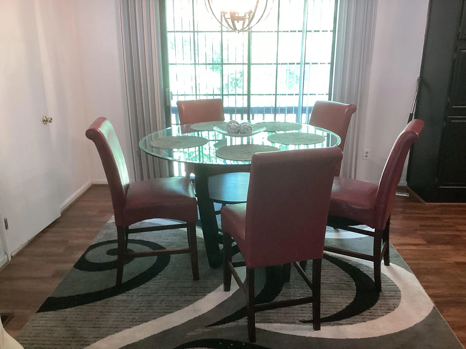 3 bed, 3.0 bath, 1200 sqft, $1,204 — Photo 4
