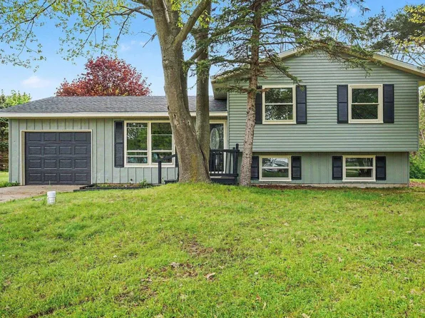 52283 Reynolds Dr, Bristol, IN 46507
