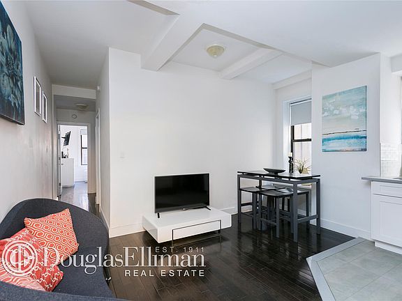2nd image of 19 W 55th St APT 3C