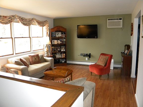 5th image of 17 Sharon Dr
