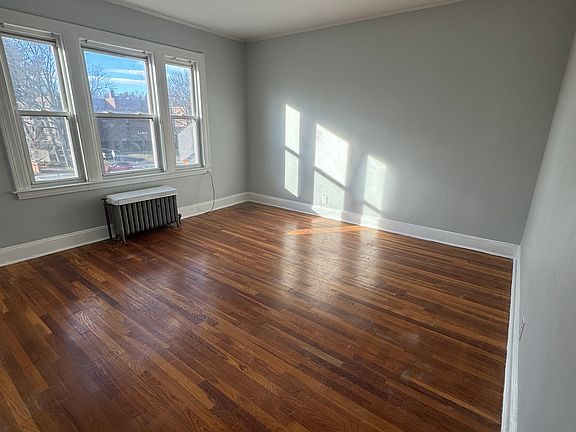 4th image of 660 Farmington Ave APT 208