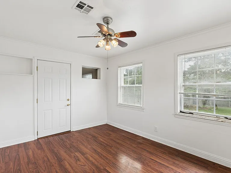 1108 Larchmont Ln — Photo 25