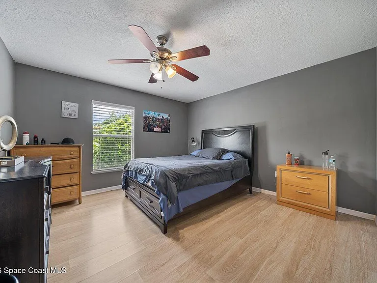 4635 Elena Way — Photo 20