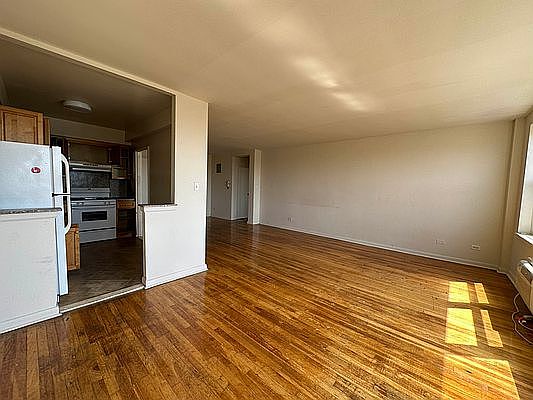 4th image of 16201 Highland Ave #4D