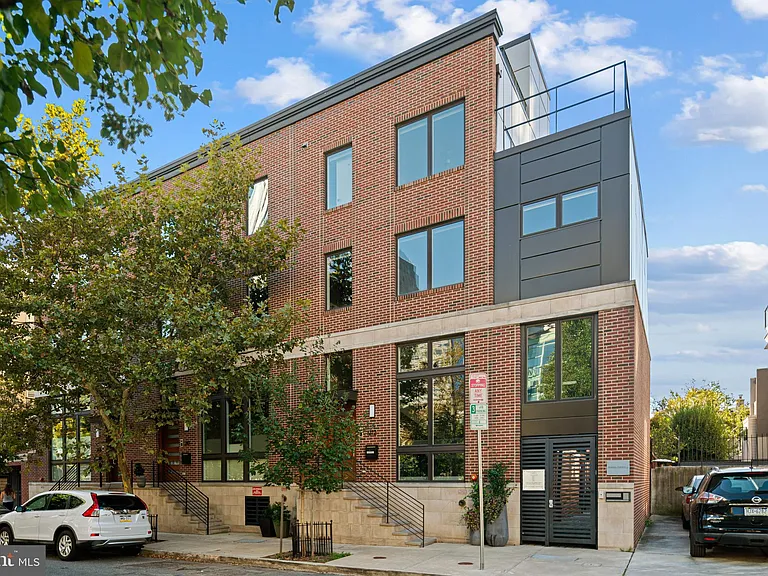 212 N 21st St #1 — Photo 3