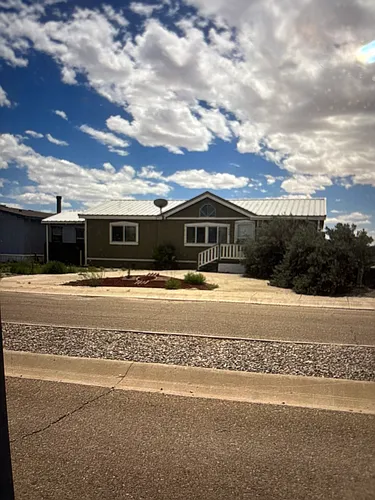 1433 Post Ave Photo 1