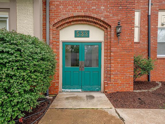 3rd image of 533 Colebrook Dr APT D