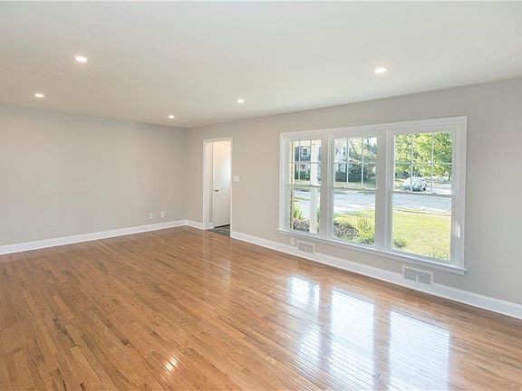 4th image of 18560 E Shoreland Ave