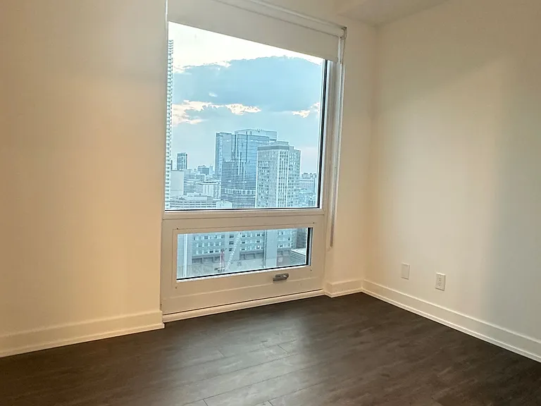 88 Queen St E #3910 — Photo 12