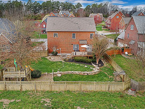 3rd image of 1524 Staffwood Rd