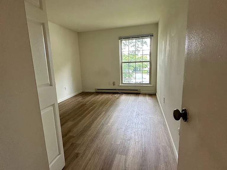 University Park Apartments near Cornell University — Photo 634
