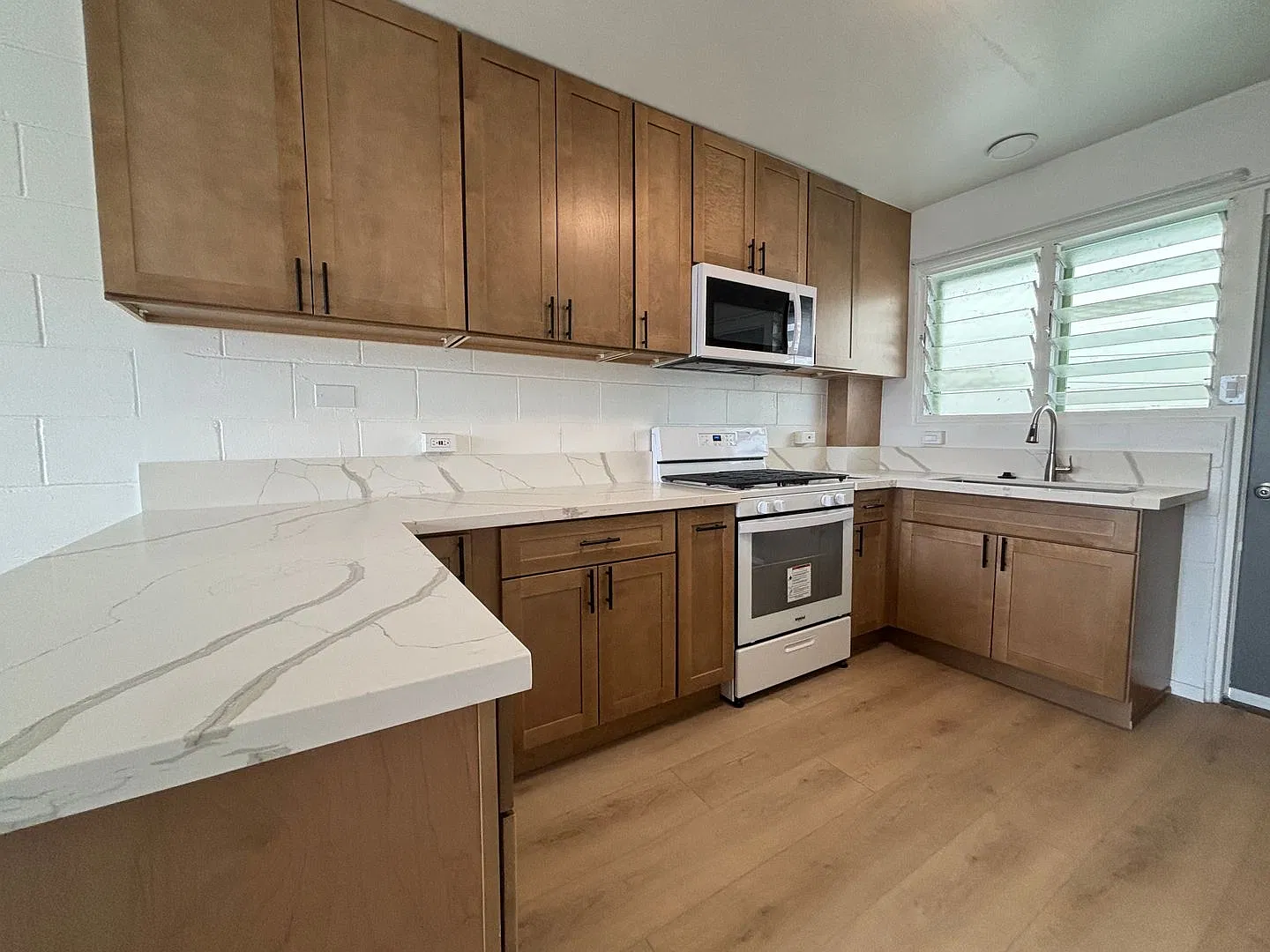 918 Hikina Ln — Photo 4