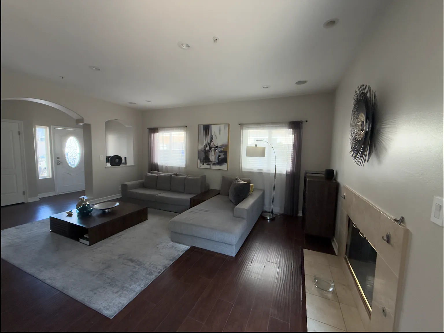 4 bed, 2.5 bath, 2586 sqft, $7,400 — Photo 3