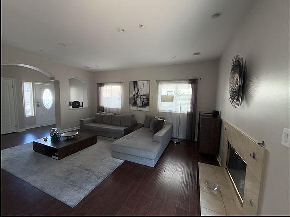 3rd image of 2009 Belmont Ln #B