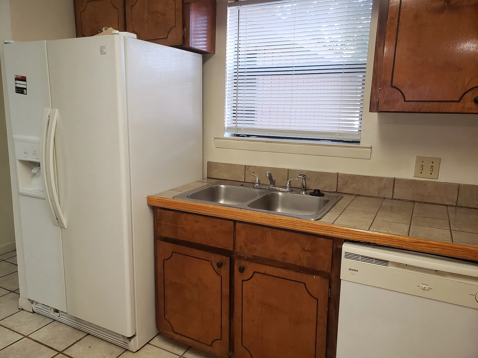 3 bed, 2.5 bath, 1610 sqft, $1,590 — Photo 2