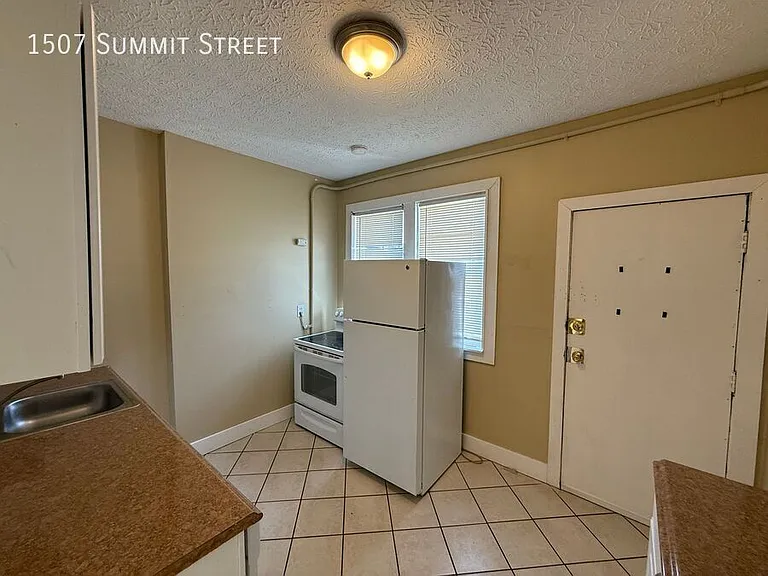 1507 Summit St — Photo 16