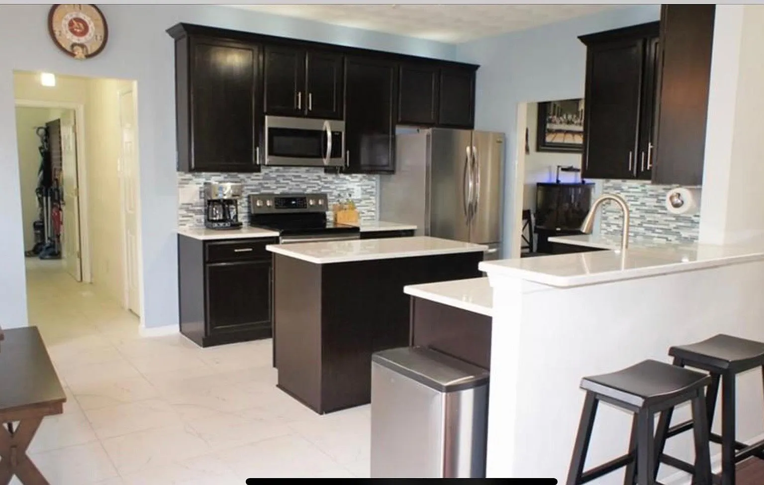 4 bed, 2.5 bath, 2601 sqft, $3,100 — Photo 3