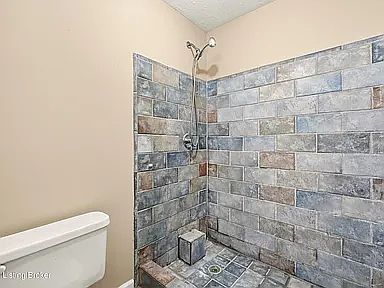 5th image of 6600 Queens Falls Ct