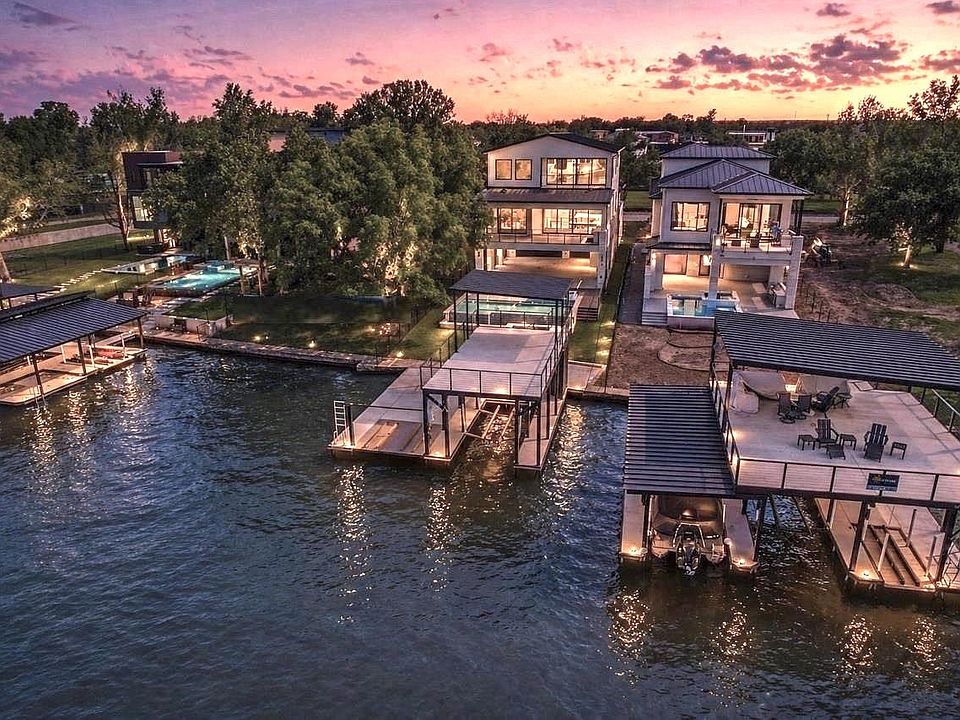 1st image of 525 Lake Street