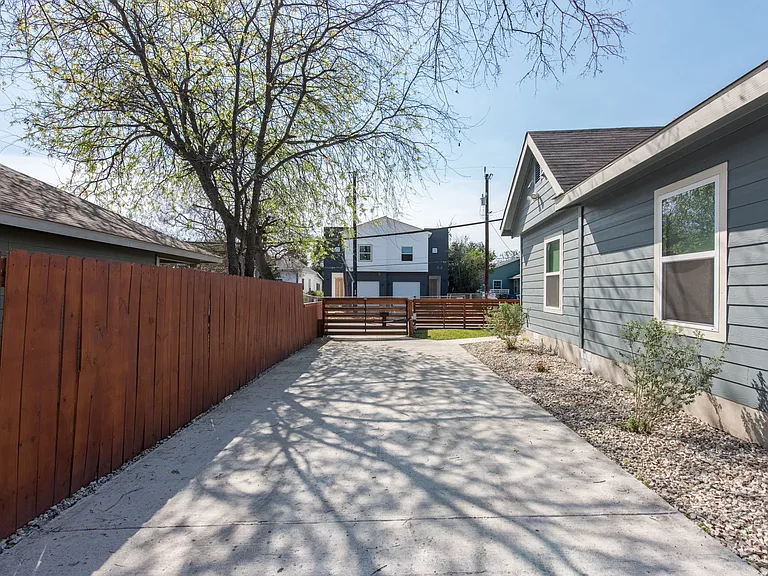 708 S Olive St — Photo 26