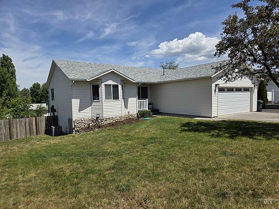 3rd image of 410 Gambels Ln