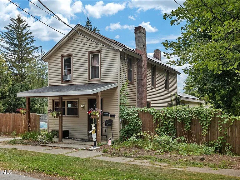 68 Marvin St — Photo 2