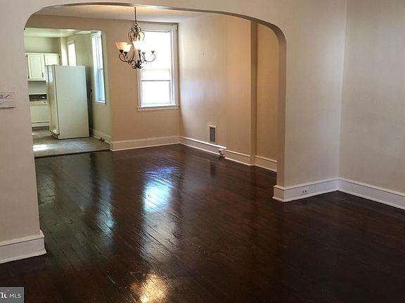 3rd image of 119 Stroud St