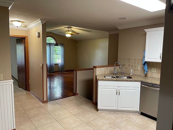 4th image of 601 Dogwood Dr