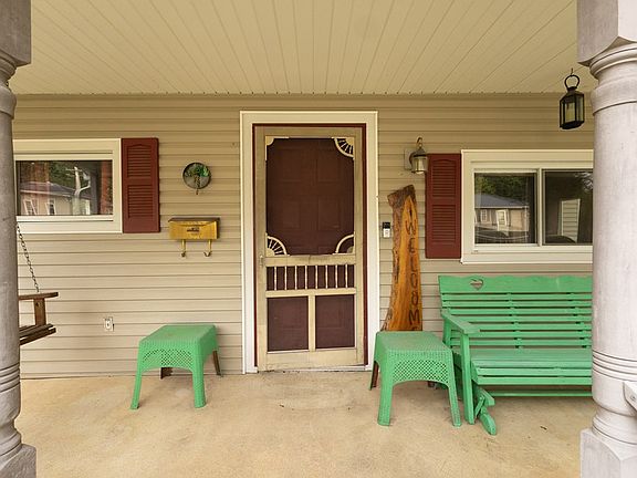 4th image of 196 Markey St