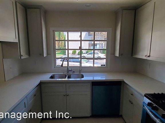 4th image of 320 W Loraine St #1