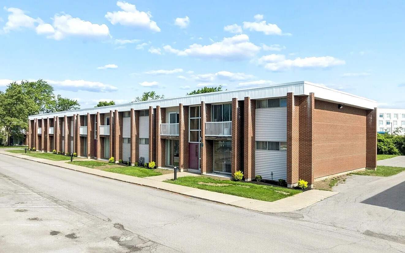 Amherst Manor Apartments — Photo 2