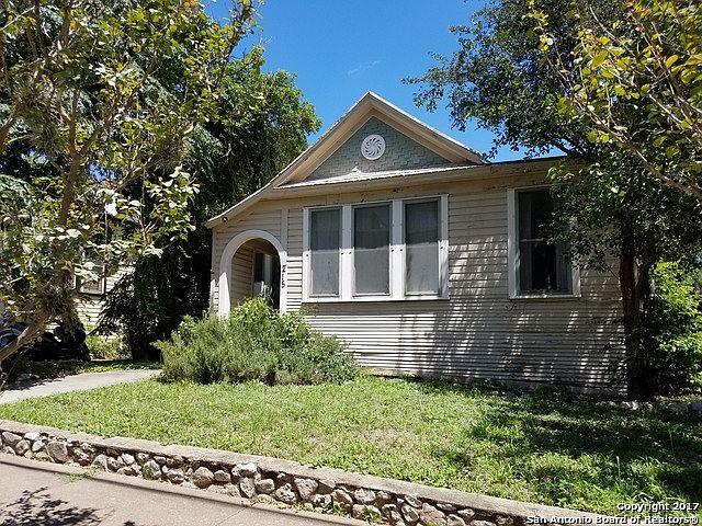 1st image of 215 E Mistletoe Ave