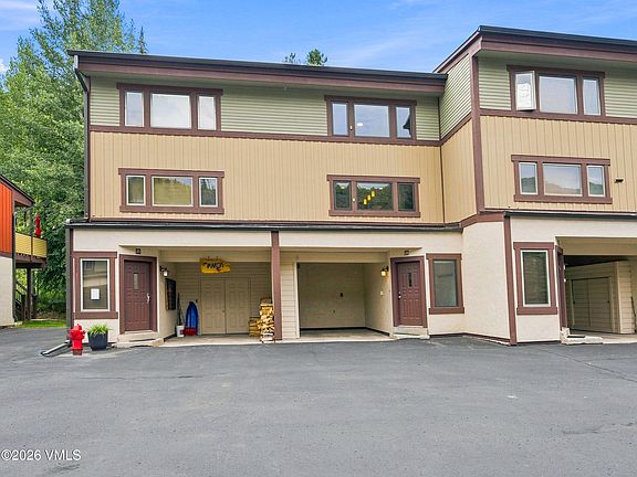 2nd image of 2550 Kinnikinnick Rd Unit J2