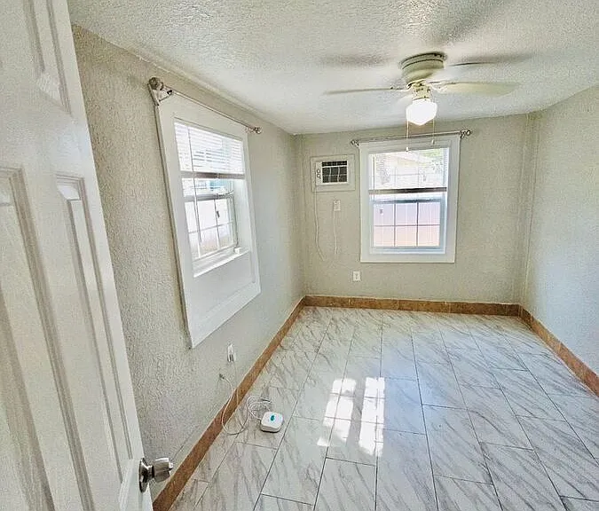 3308 N Avon Ave — Photo 21
