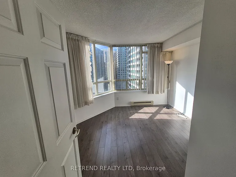 30 Greenfield Ave #1601 — Photo 9