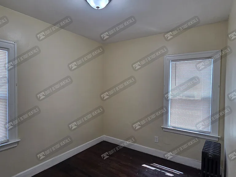 13918 Roselawn St — Photo 11