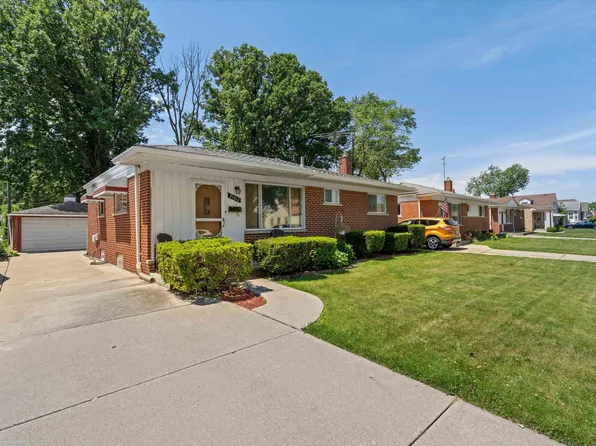 21612 Bon Brae St, Saint Clair Shores, MI 48081