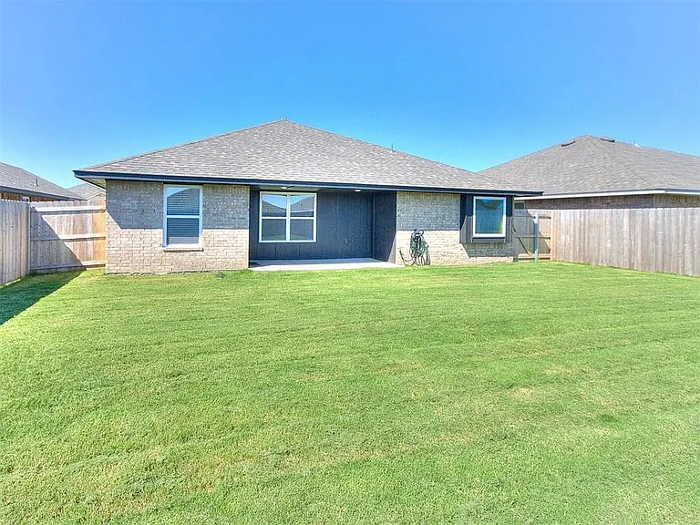 1004 Acacia Creek Dr — Photo 24