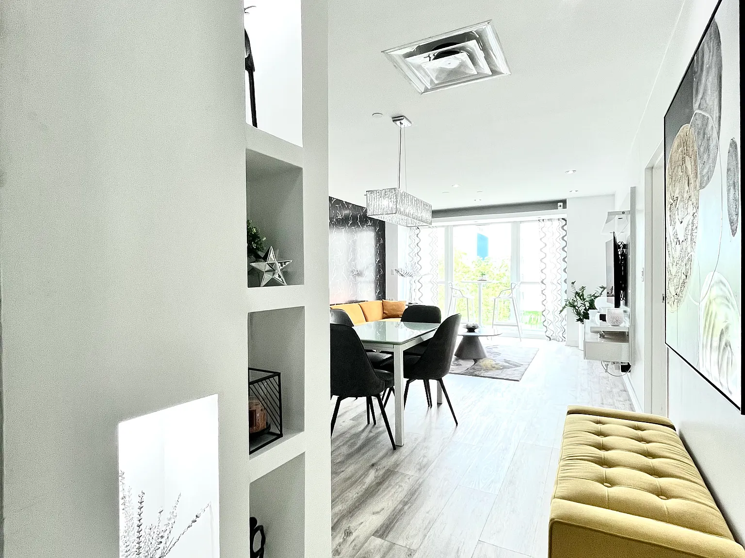 1 bed, 920 sqft, $3,500 — Photo 3