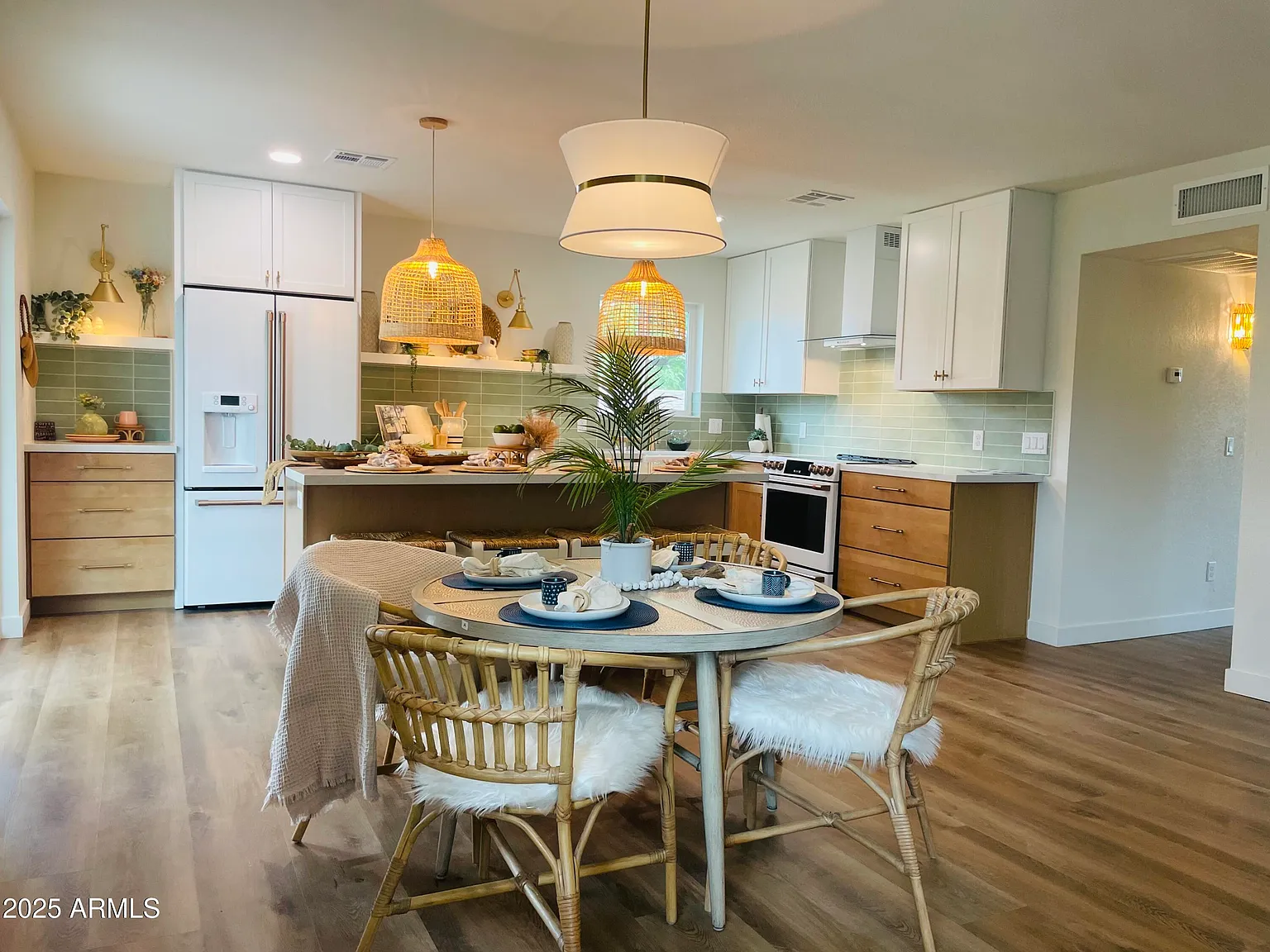 4 bed, 2.5 bath, 2026 sqft, $5,000 — Photo 2